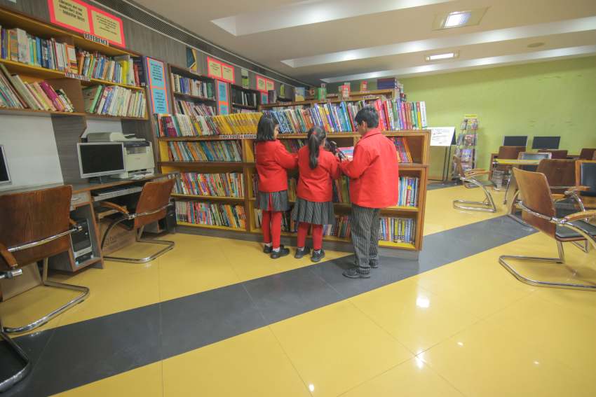 school with library,students of gd goenka studying in library
