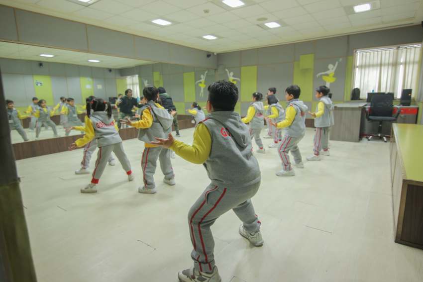 the image shows students performing extra curricular activity, best school in extra curricular activities
